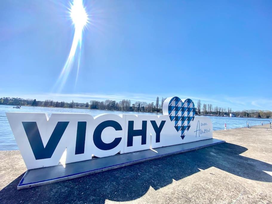 *Victoria Plaza* Loft Au Coeur De Vichy Apartment Luaran gambar